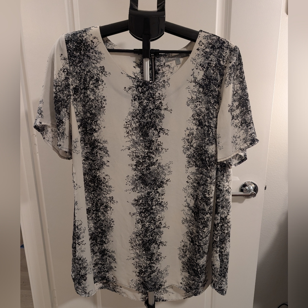 Daniel Rainn 1X Black & White Floral Hi-Low Blouse Zip Back Minimalist Teacher
